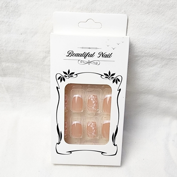 24 Pieces Fake Press On Nails - Picture 4 of 5